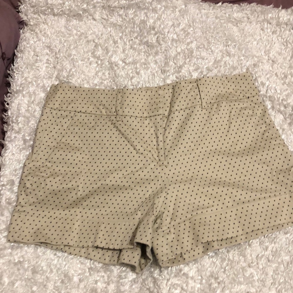 New York and Company Shorts beige and black